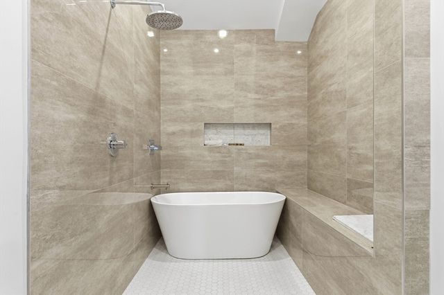 288 Grove St 288, Clinton, MA 01510