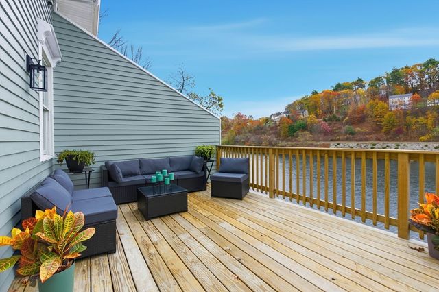 288 Grove St 288, Clinton, MA 01510