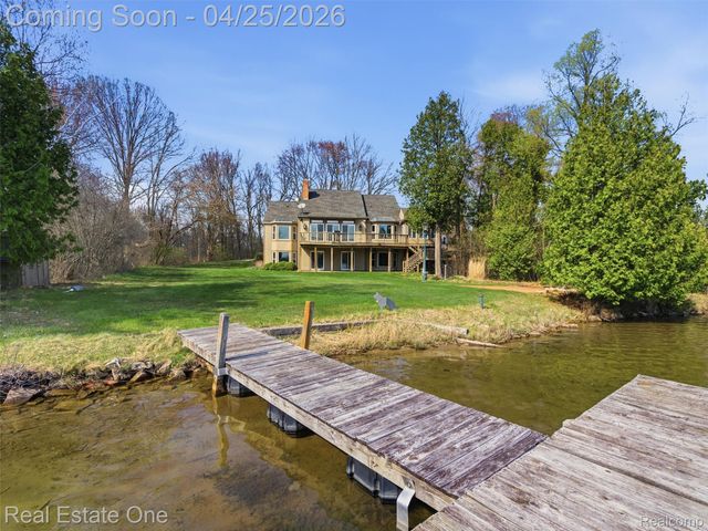 9990 Sashabaw Road, Independence Charter Township, MI 48348