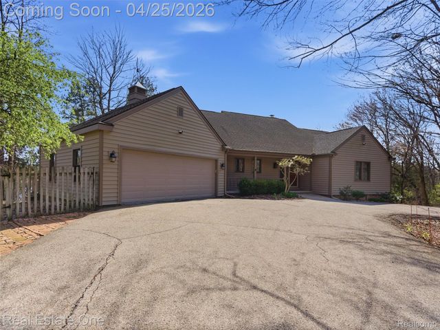 9990 Sashabaw Road, Independence Charter Township, MI 48348