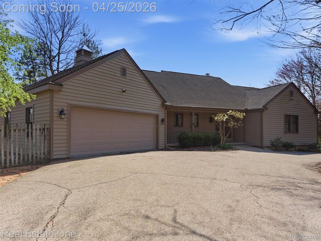 9990 Sashabaw Road, Independence Charter Township, MI 48348