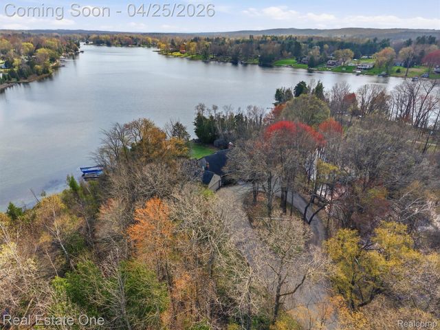 9990 Sashabaw Road, Independence Charter Township, MI 48348