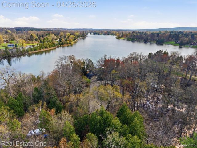 9990 Sashabaw Road, Independence Charter Township, MI 48348