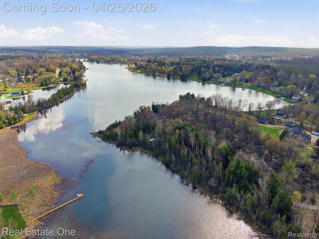 9990 Sashabaw Road, Independence Charter Township, MI 48348