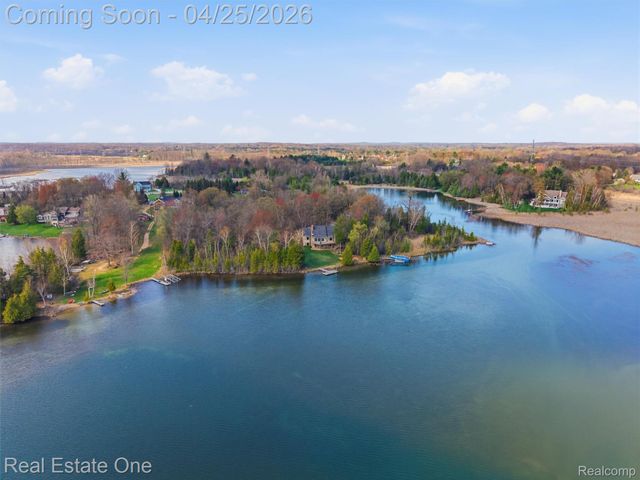 9990 Sashabaw Road, Independence Charter Township, MI 48348