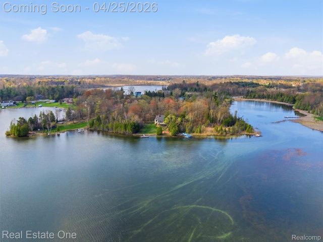 9990 Sashabaw Road, Independence Charter Township, MI 48348