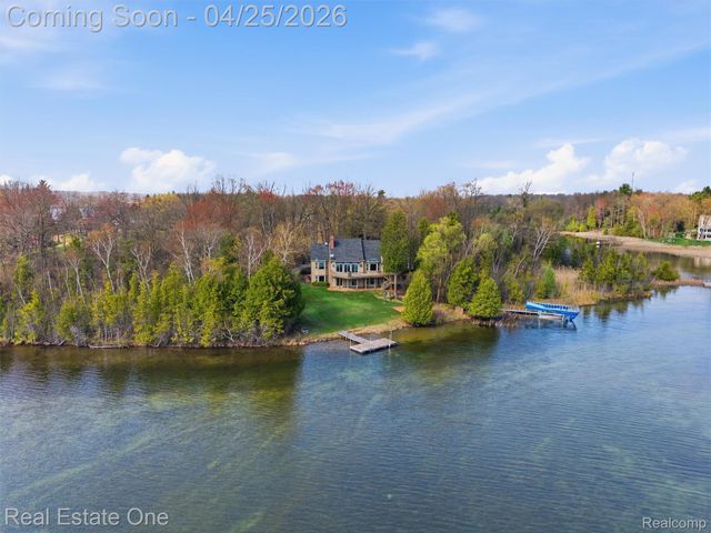 9990 Sashabaw Road, Independence Charter Township, MI 48348