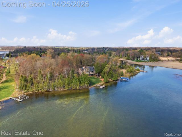 9990 Sashabaw Road, Independence Charter Township, MI 48348