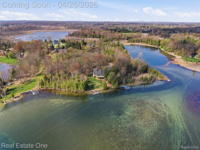 9990 Sashabaw Road, Independence Charter Township, MI 48348