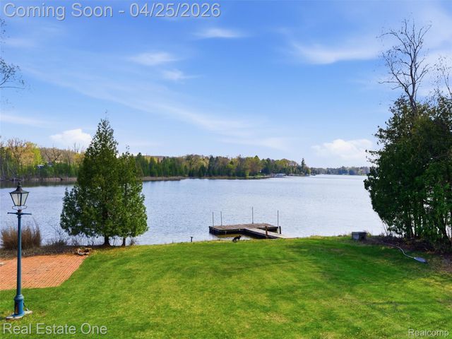 9990 Sashabaw Road, Independence Charter Township, MI 48348