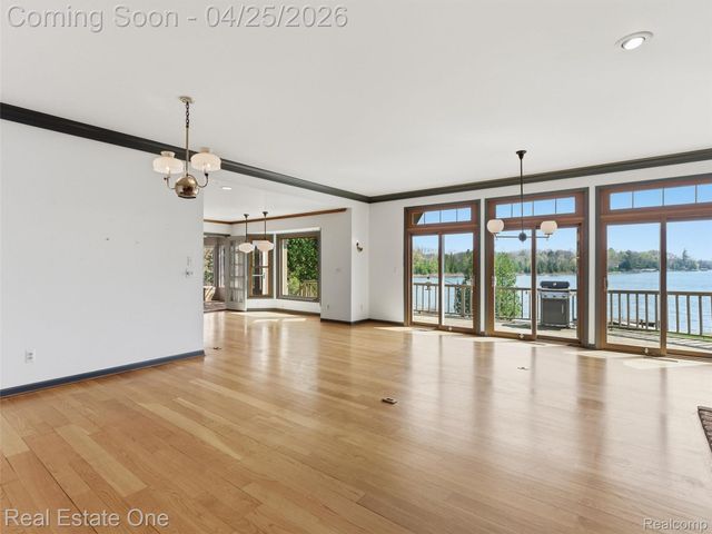 9990 Sashabaw Road, Independence Charter Township, MI 48348