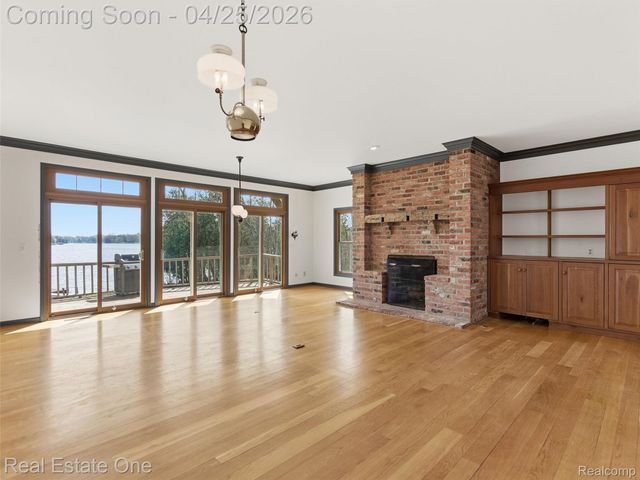 9990 Sashabaw Road, Independence Charter Township, MI 48348