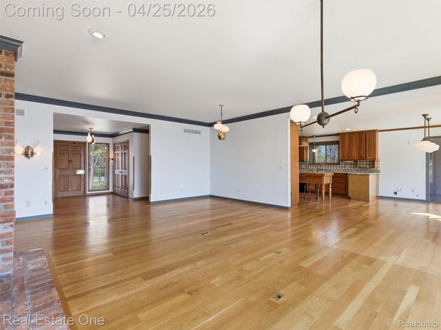 9990 Sashabaw Road, Independence Charter Township, MI 48348