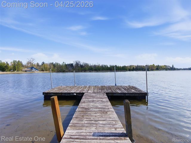 9990 Sashabaw Road, Independence Charter Township, MI 48348