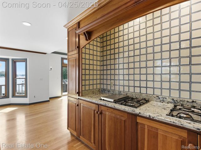 9990 Sashabaw Road, Independence Charter Township, MI 48348