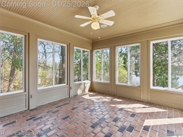 9990 Sashabaw Road, Independence Charter Township, MI 48348