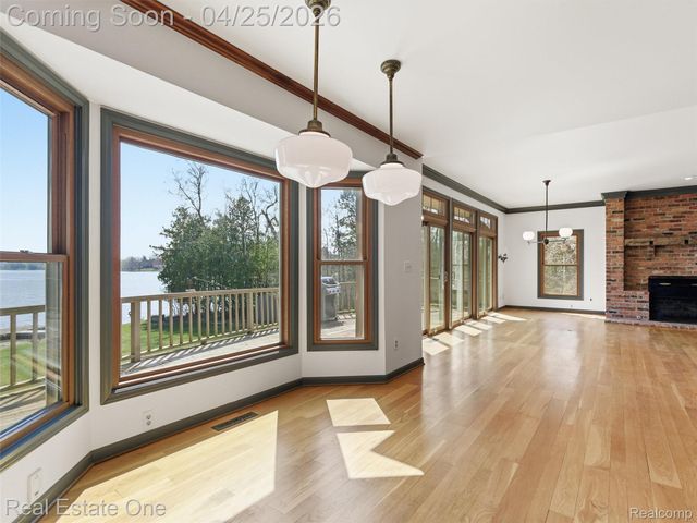 9990 Sashabaw Road, Independence Charter Township, MI 48348