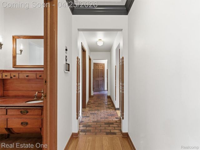 9990 Sashabaw Road, Independence Charter Township, MI 48348