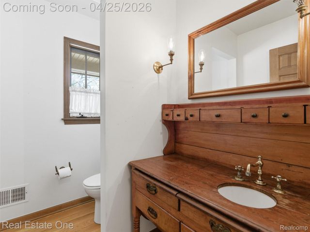 9990 Sashabaw Road, Independence Charter Township, MI 48348