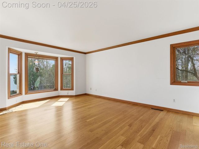 9990 Sashabaw Road, Independence Charter Township, MI 48348