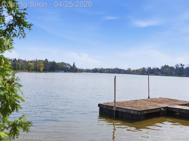9990 Sashabaw Road, Independence Charter Township, MI 48348
