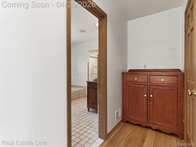 9990 Sashabaw Road, Independence Charter Township, MI 48348