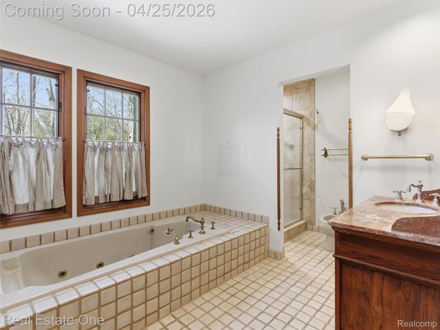 9990 Sashabaw Road, Independence Charter Township, MI 48348