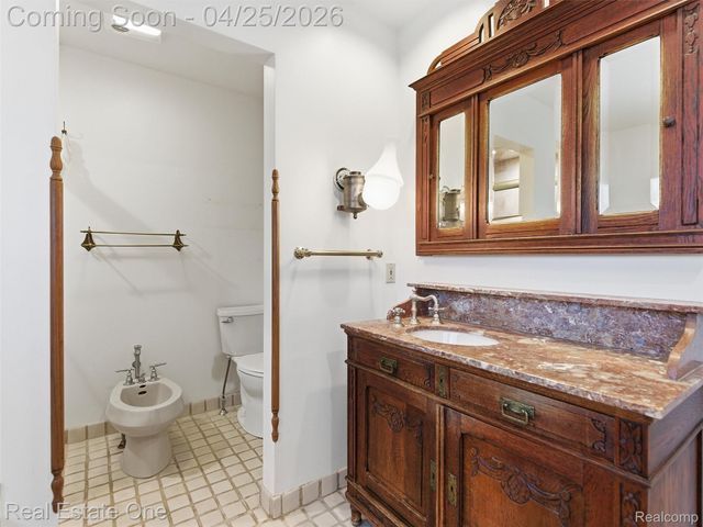 9990 Sashabaw Road, Independence Charter Township, MI 48348