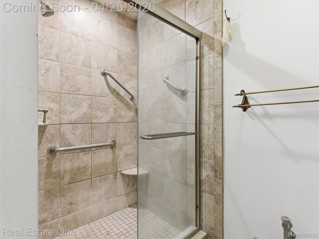 9990 Sashabaw Road, Independence Charter Township, MI 48348