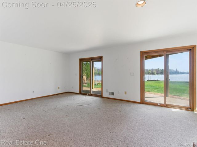 9990 Sashabaw Road, Independence Charter Township, MI 48348