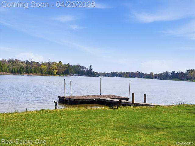 9990 Sashabaw Road, Independence Charter Township, MI 48348