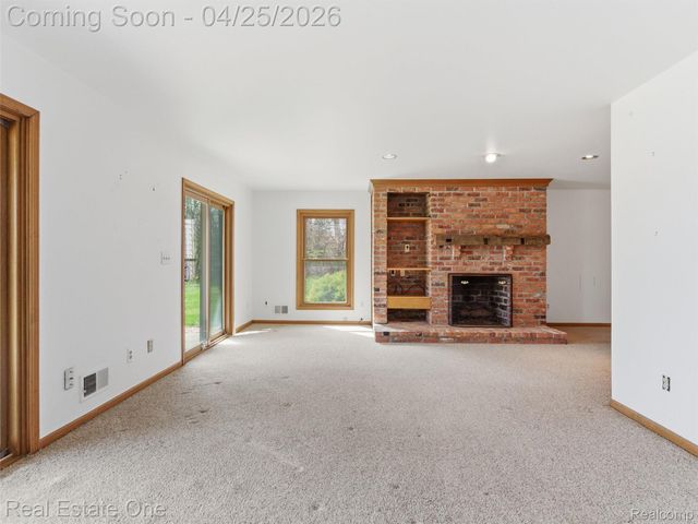 9990 Sashabaw Road, Independence Charter Township, MI 48348