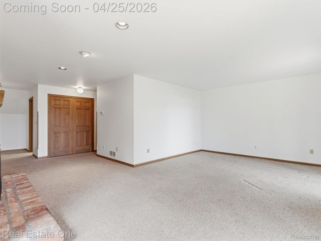 9990 Sashabaw Road, Independence Charter Township, MI 48348