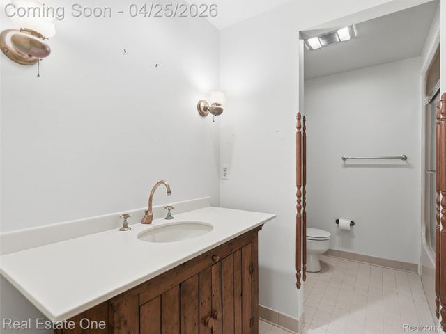 9990 Sashabaw Road, Independence Charter Township, MI 48348