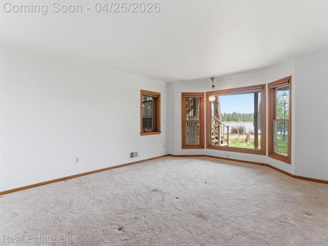 9990 Sashabaw Road, Independence Charter Township, MI 48348