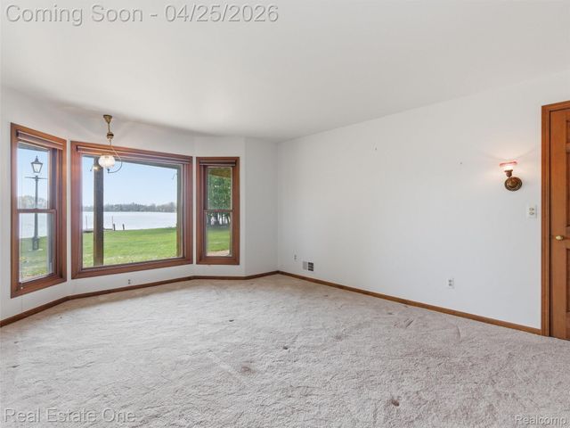 9990 Sashabaw Road, Independence Charter Township, MI 48348