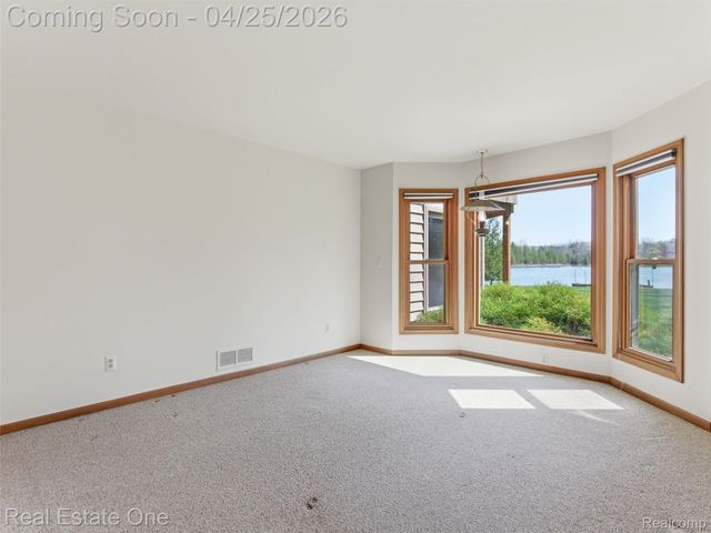 9990 Sashabaw Road, Independence Charter Township, MI 48348