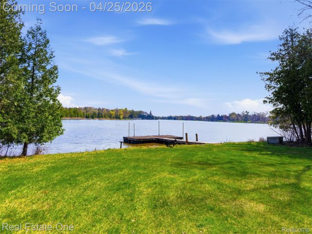9990 Sashabaw Road, Independence Charter Township, MI 48348