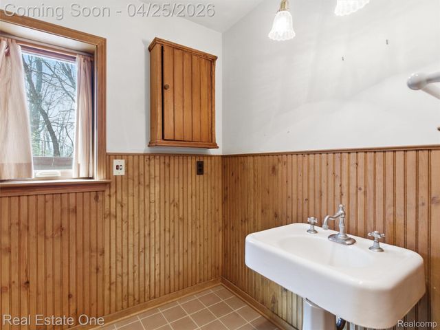 9990 Sashabaw Road, Independence Charter Township, MI 48348