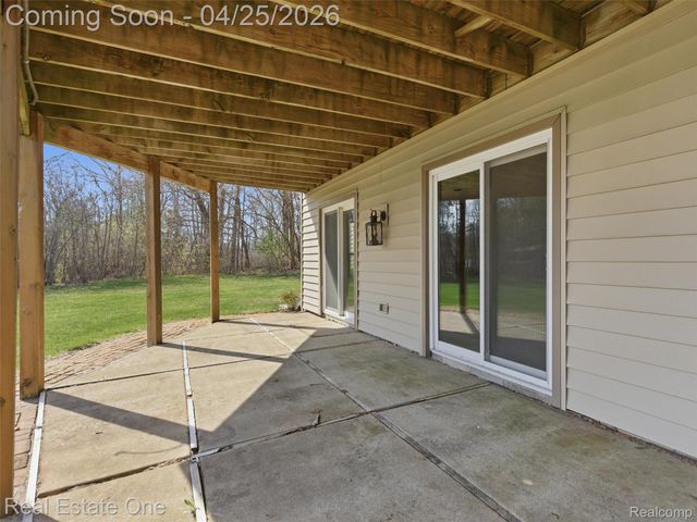 9990 Sashabaw Road, Independence Charter Township, MI 48348