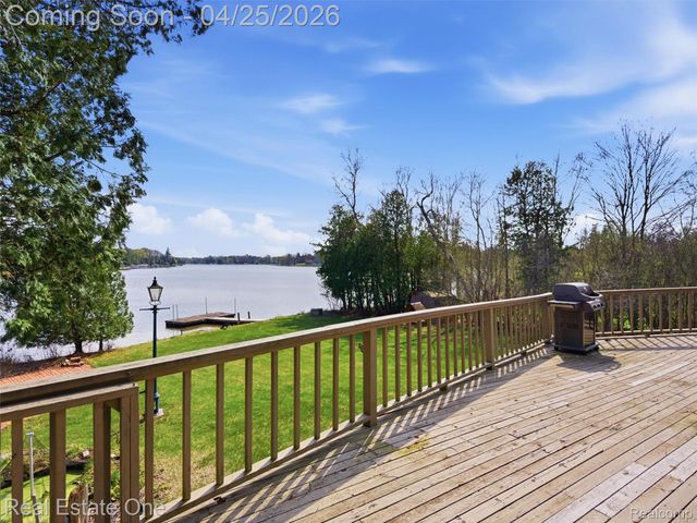 9990 Sashabaw Road, Independence Charter Township, MI 48348
