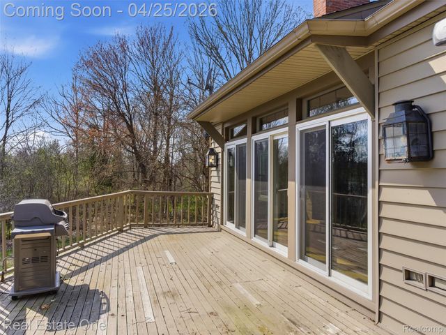 9990 Sashabaw Road, Independence Charter Township, MI 48348