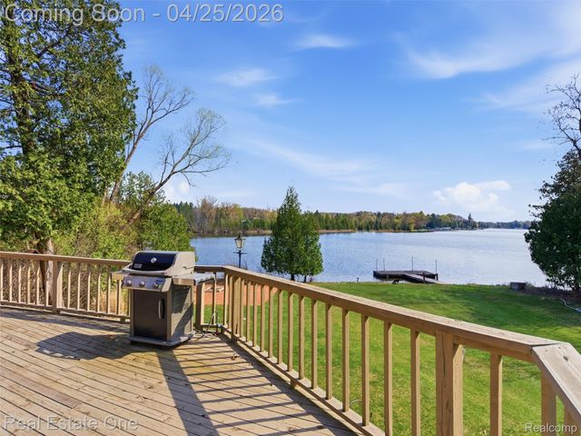 9990 Sashabaw Road, Independence Charter Township, MI 48348