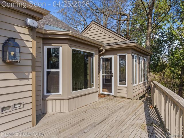 9990 Sashabaw Road, Independence Charter Township, MI 48348