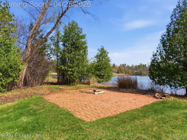 9990 Sashabaw Road, Independence Charter Township, MI 48348