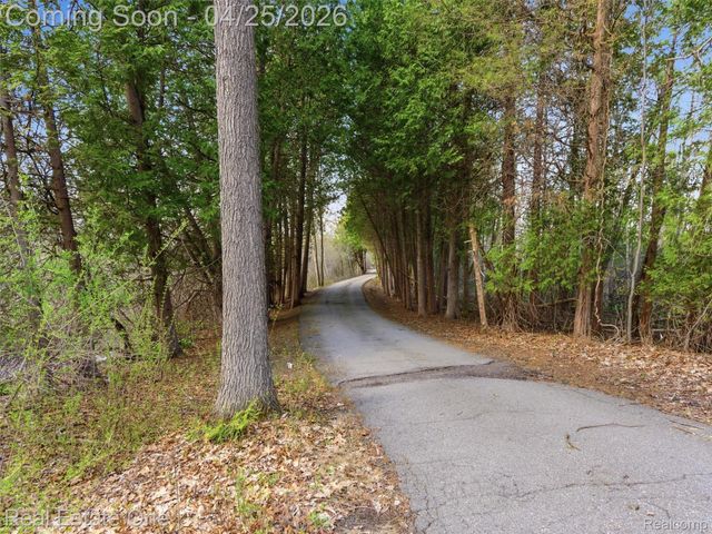 9990 Sashabaw Road, Independence Charter Township, MI 48348