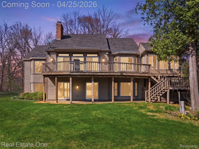 9990 Sashabaw Road, Independence Charter Township, MI 48348