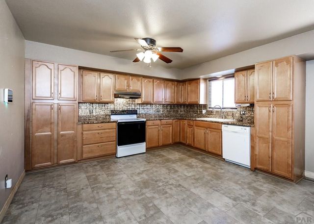 2605 Oakland Ave, Pueblo, CO 81004