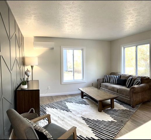 121 Henderson Place Place, Cadillac, MI 49601