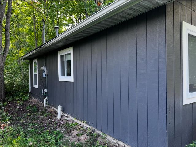 121 Henderson Place Place, Cadillac, MI 49601